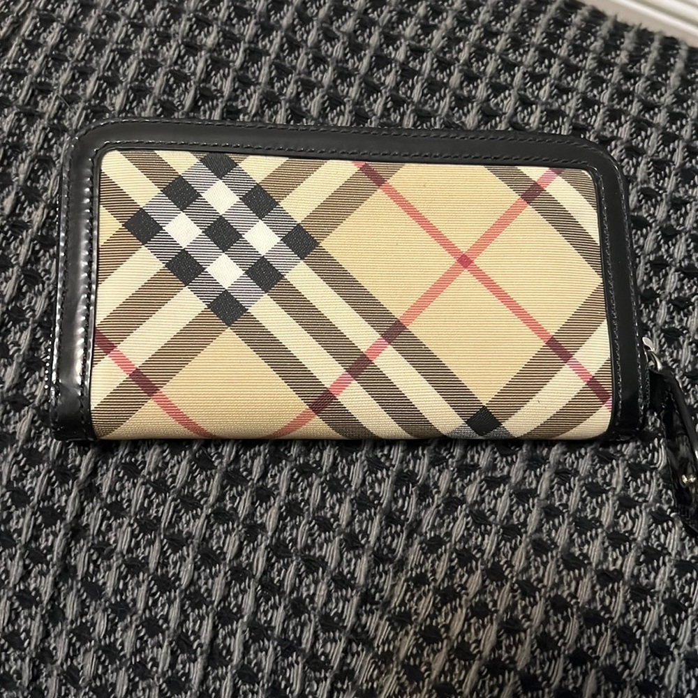 Burberry zip wallet